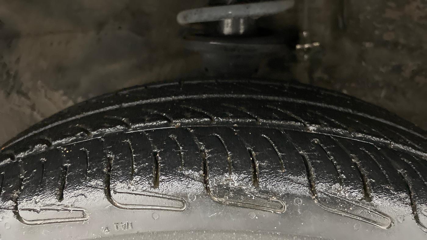 2014 Maruti Alto 800 LXI, Petrol, Manual, 80,702 km, Left Front Tyre Tread