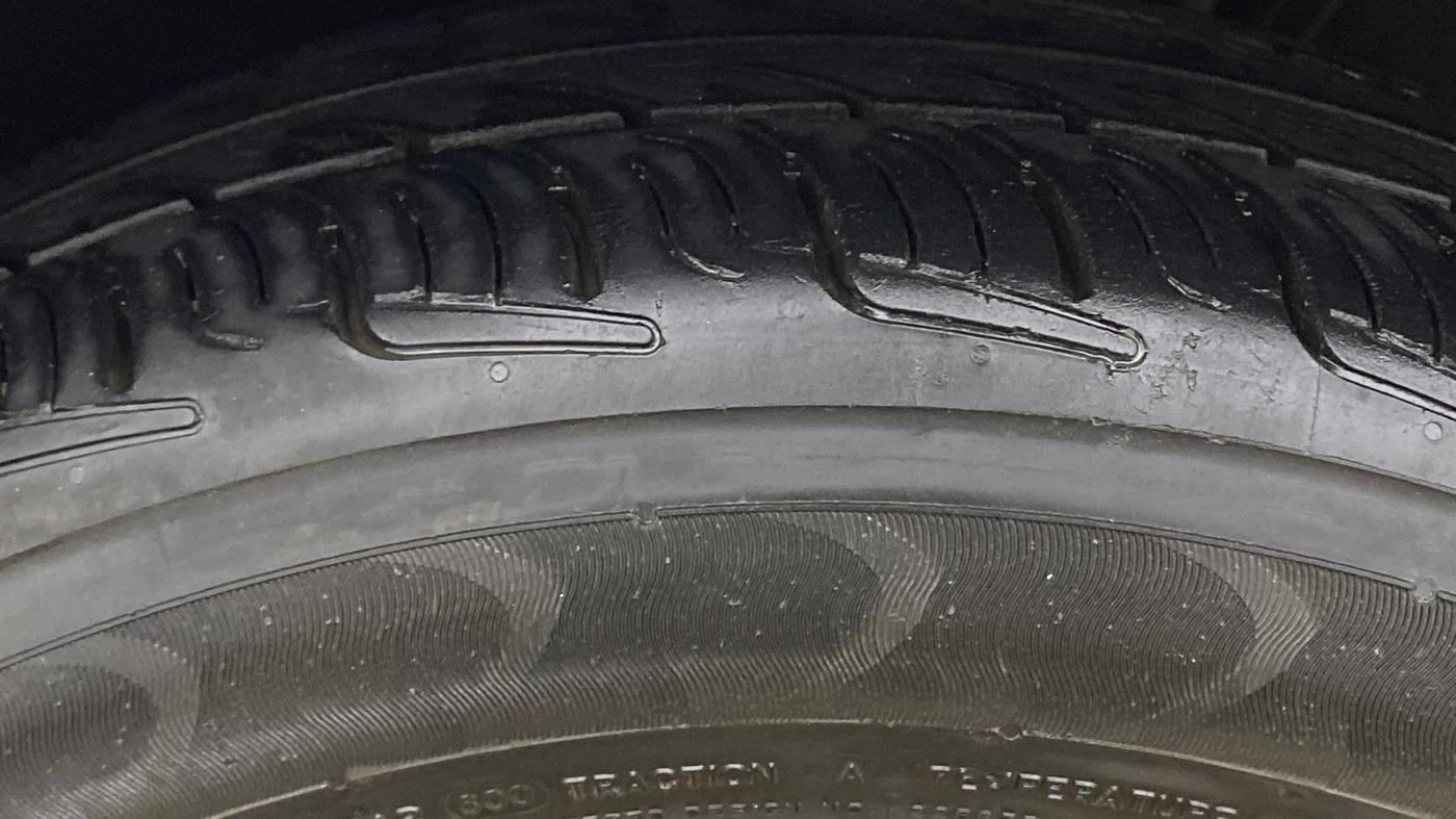 2016 Volkswagen Polo HIGHLINE1.2L, Petrol, Manual, 47,499 km, Left Front Tyre Tread
