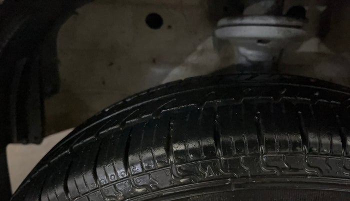 2016 Maruti Wagon R 1.0 LXI, CNG, Manual, 30,207 km, Left Front Tyre Tread