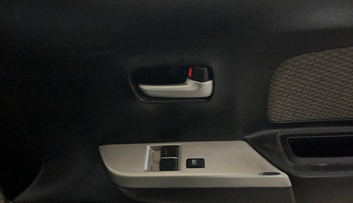 2016 Maruti Wagon R 1.0 LXI, CNG, Manual, 30,207 km, Driver Side Door Panels Control