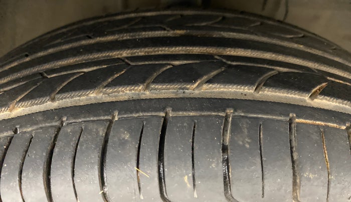 2011 Toyota Etios V, Petrol, Manual, 45,602 km, Right Front Tyre Tread