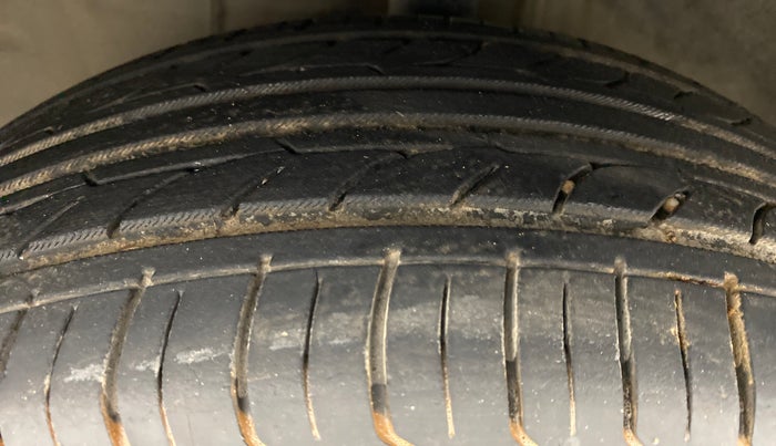 2011 Toyota Etios V, Petrol, Manual, 45,602 km, Left Front Tyre Tread