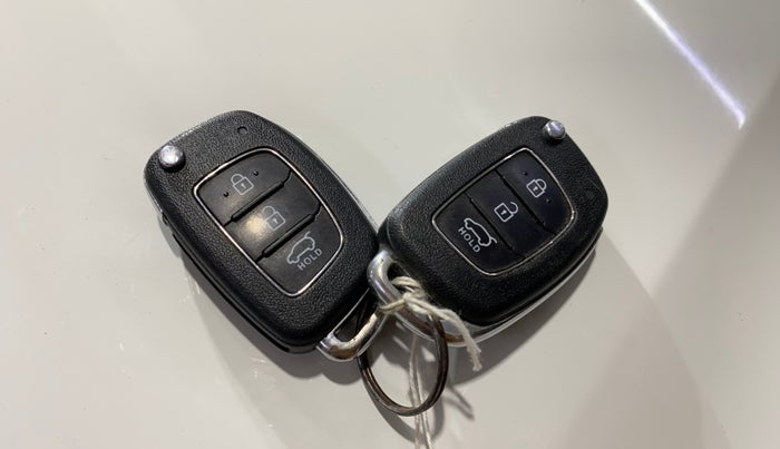 2016 Hyundai i20 Active 1.2 S, Petrol, Manual, 1,13,687 km, Key Close Up