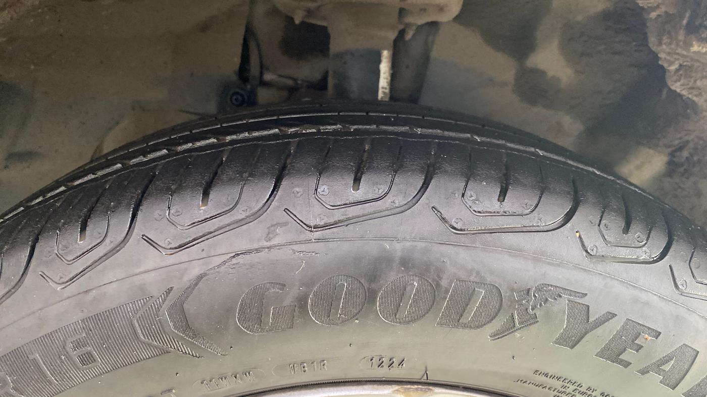 2014 Ford Ecosport TITANIUM 1.5L DIESEL, Diesel, Manual, 1,28,745 km, Right Front Tyre Tread