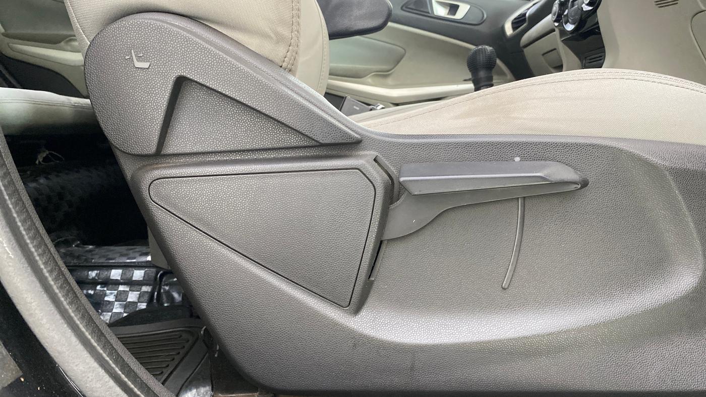 2014 Ford Ecosport TITANIUM 1.5L DIESEL, Diesel, Manual, 1,28,745 km, Driver Side Adjustment Panel