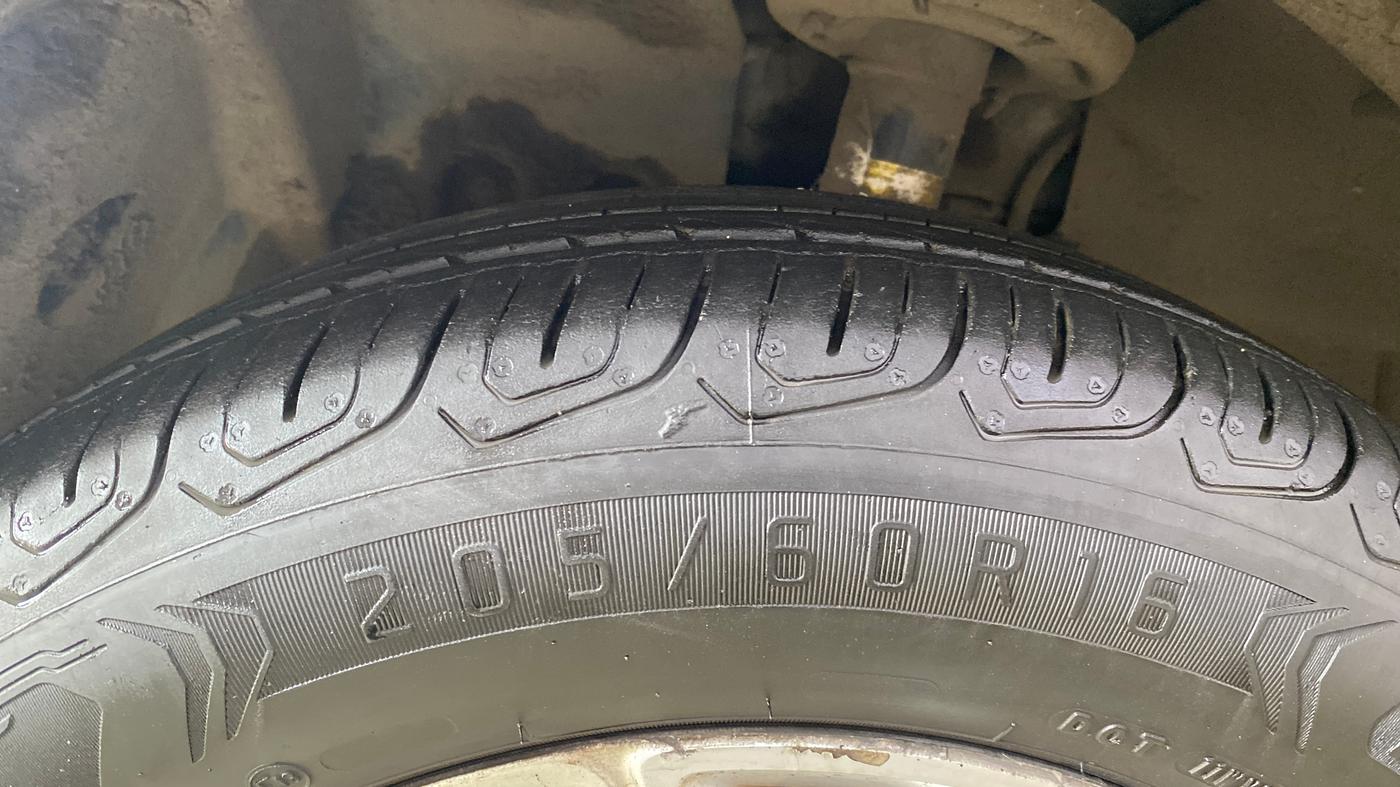 2014 Ford Ecosport TITANIUM 1.5L DIESEL, Diesel, Manual, 1,28,745 km, Left Front Tyre Tread