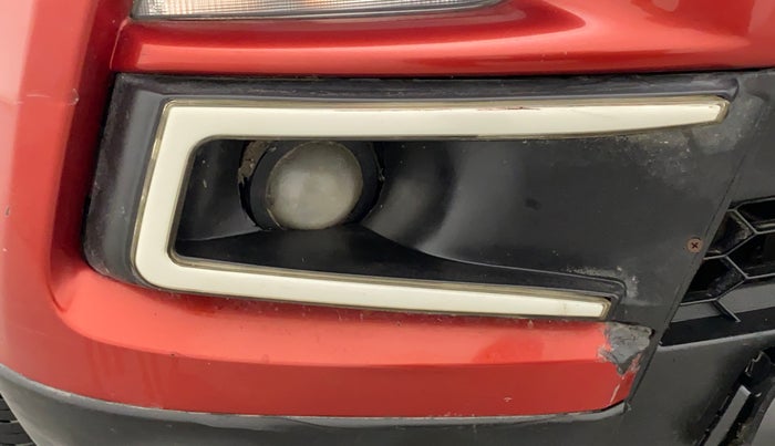 2017 Maruti Vitara Brezza VDI (O), Diesel, Manual, 93,577 km, Right fog light - Not fixed properly
