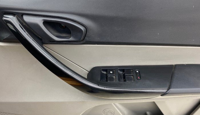2018 Tata Tiago XT PETROL, Petrol, Manual, 72,539 km, Driver Side Door Panels Control