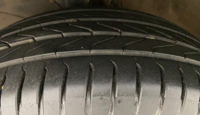 2017 Honda Brio VX AT, Petrol, Automatic, 44,314 km, Left Front Tyre Tread