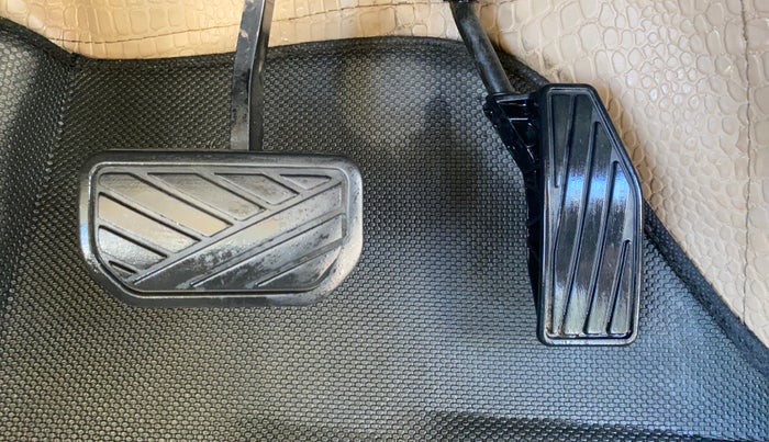 2019 Maruti Ertiga ZXI AT SHVS, Petrol, Automatic, 81,568 km, Pedals