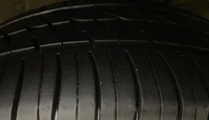 2019 Maruti Ertiga ZXI AT SHVS, Petrol, Automatic, 81,568 km, Right Front Tyre Tread