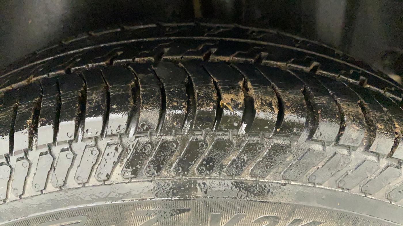 2010 Maruti Swift Dzire VXI, Petrol, Manual, 422 km, Left Rear Tyre Tread