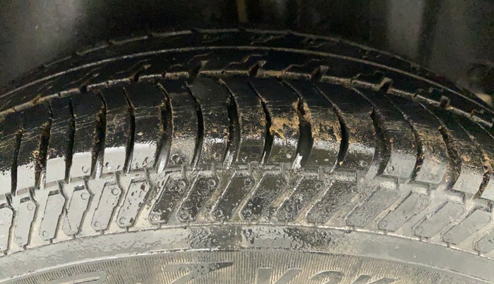 2010 Maruti Swift Dzire VXI, Petrol, Manual, 422 km, Left Rear Tyre Tread