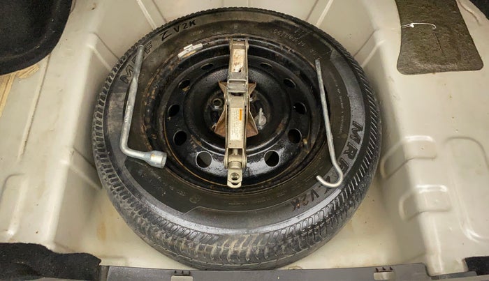 2010 Maruti Swift Dzire VXI, Petrol, Manual, 422 km, Spare Tyre