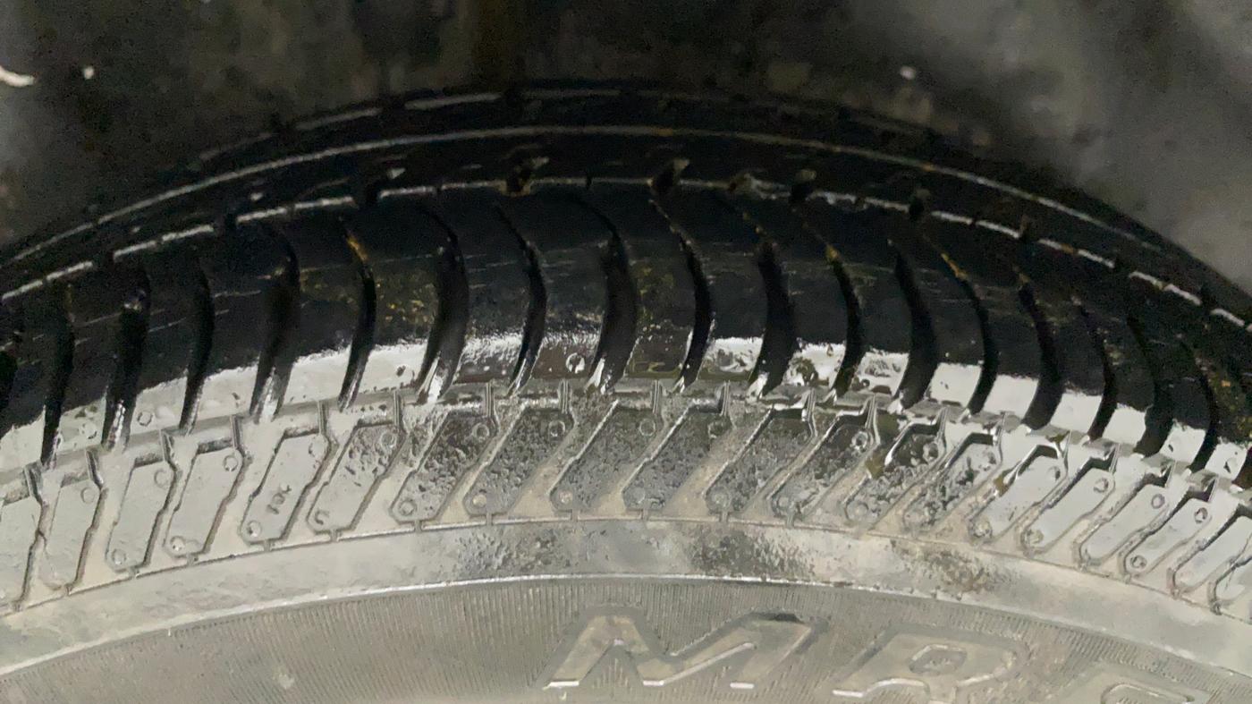 2010 Maruti Swift Dzire VXI, Petrol, Manual, 422 km, Right Rear Tyre Tread