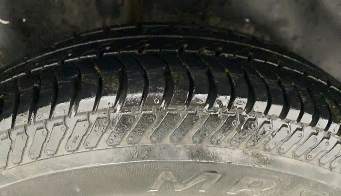 2010 Maruti Swift Dzire VXI, Petrol, Manual, 422 km, Right Rear Tyre Tread