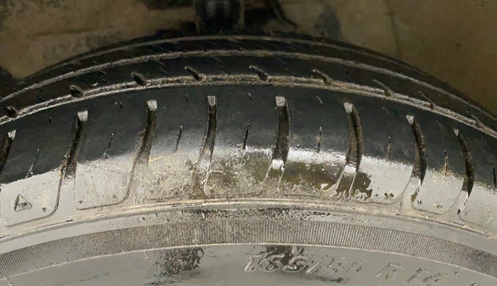 2010 Maruti Swift Dzire VXI, Petrol, Manual, 422 km, Left Front Tyre Tread