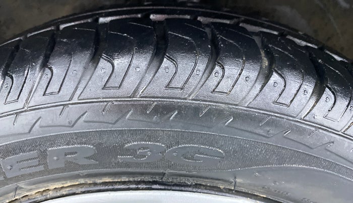 2013 Maruti Wagon R 1.0 VXI, Petrol, Manual, 29,857 km, Left Front Tyre Tread