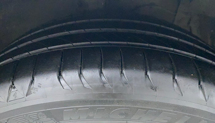 2017 Maruti Ciaz S 1.4 MT PETROL, Petrol, Manual, 89,757 km, Right Front Tyre Tread
