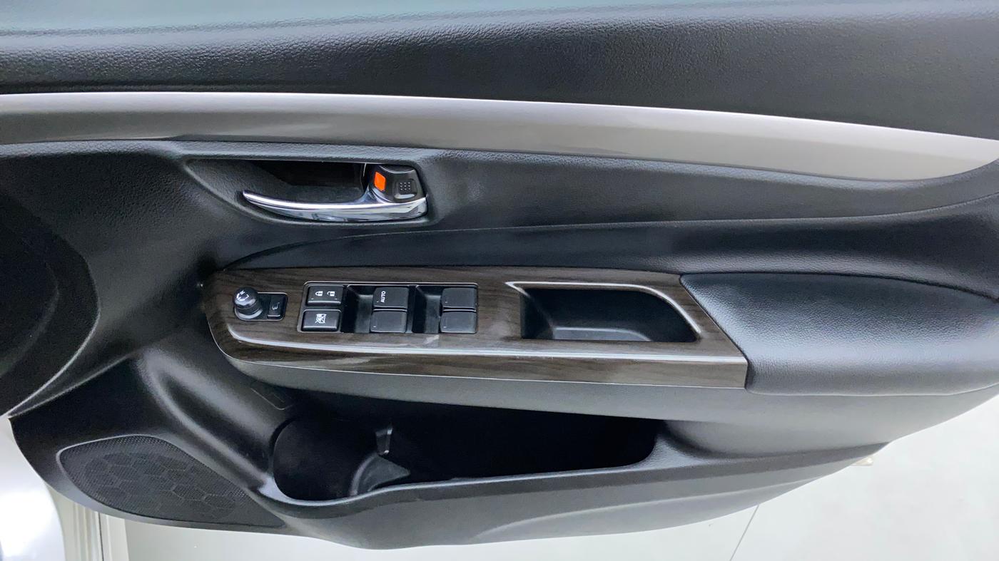 2017 Maruti Ciaz S 1.4 MT PETROL, Petrol, Manual, 89,757 km, Driver Side Door Panels Control