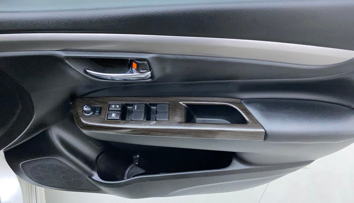 2017 Maruti Ciaz S 1.4 MT PETROL, Petrol, Manual, 89,757 km, Driver Side Door Panels Control