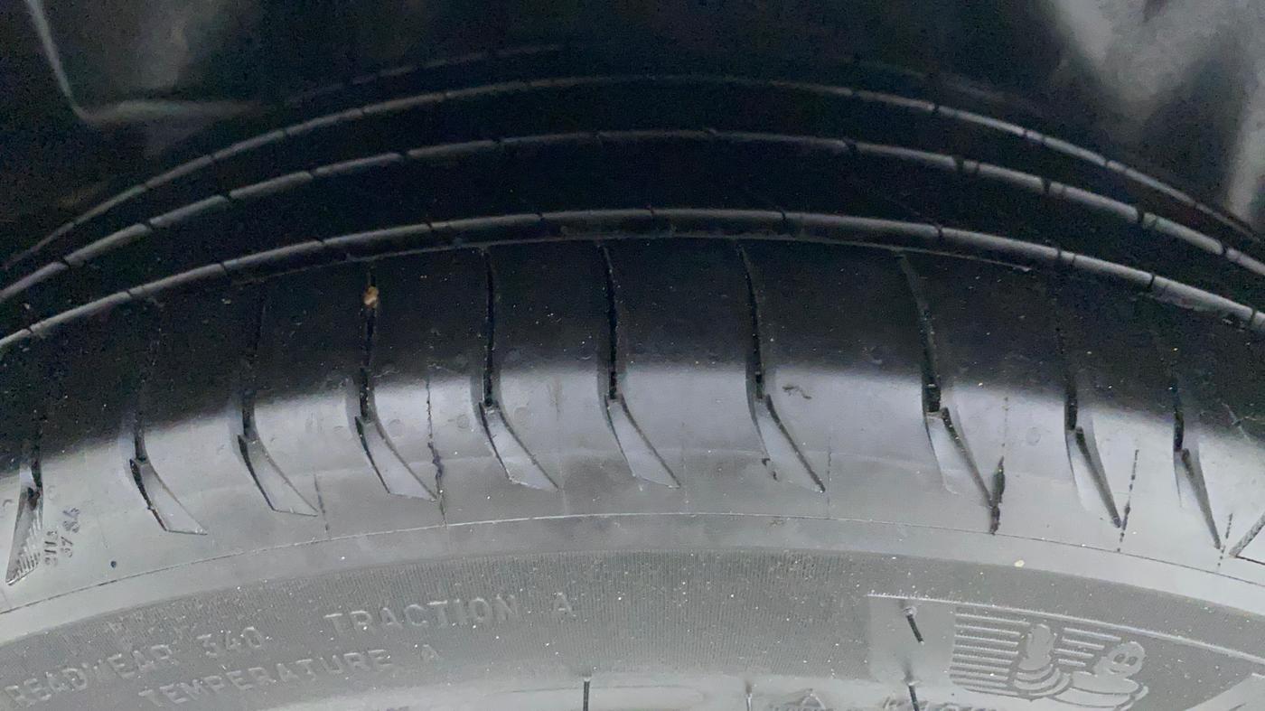 2017 Maruti Ciaz S 1.4 MT PETROL, Petrol, Manual, 89,757 km, Right Rear Tyre Tread