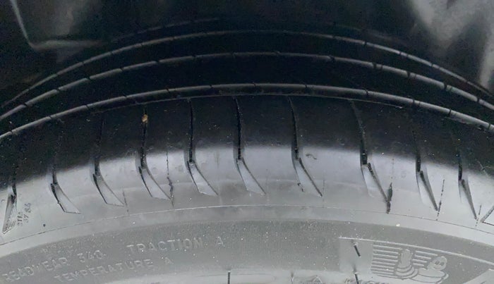 2017 Maruti Ciaz S 1.4 MT PETROL, Petrol, Manual, 89,757 km, Right Rear Tyre Tread