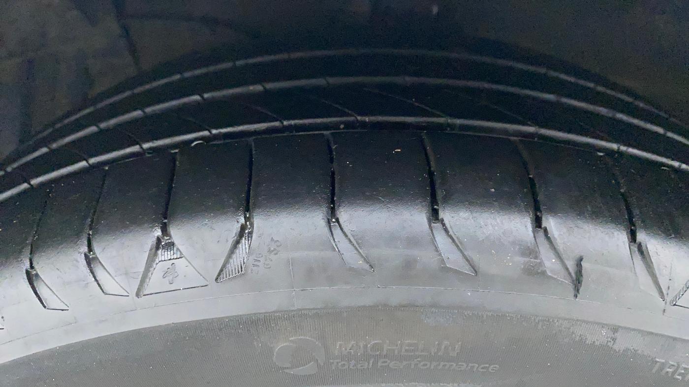 2017 Maruti Ciaz S 1.4 MT PETROL, Petrol, Manual, 89,757 km, Left Front Tyre Tread