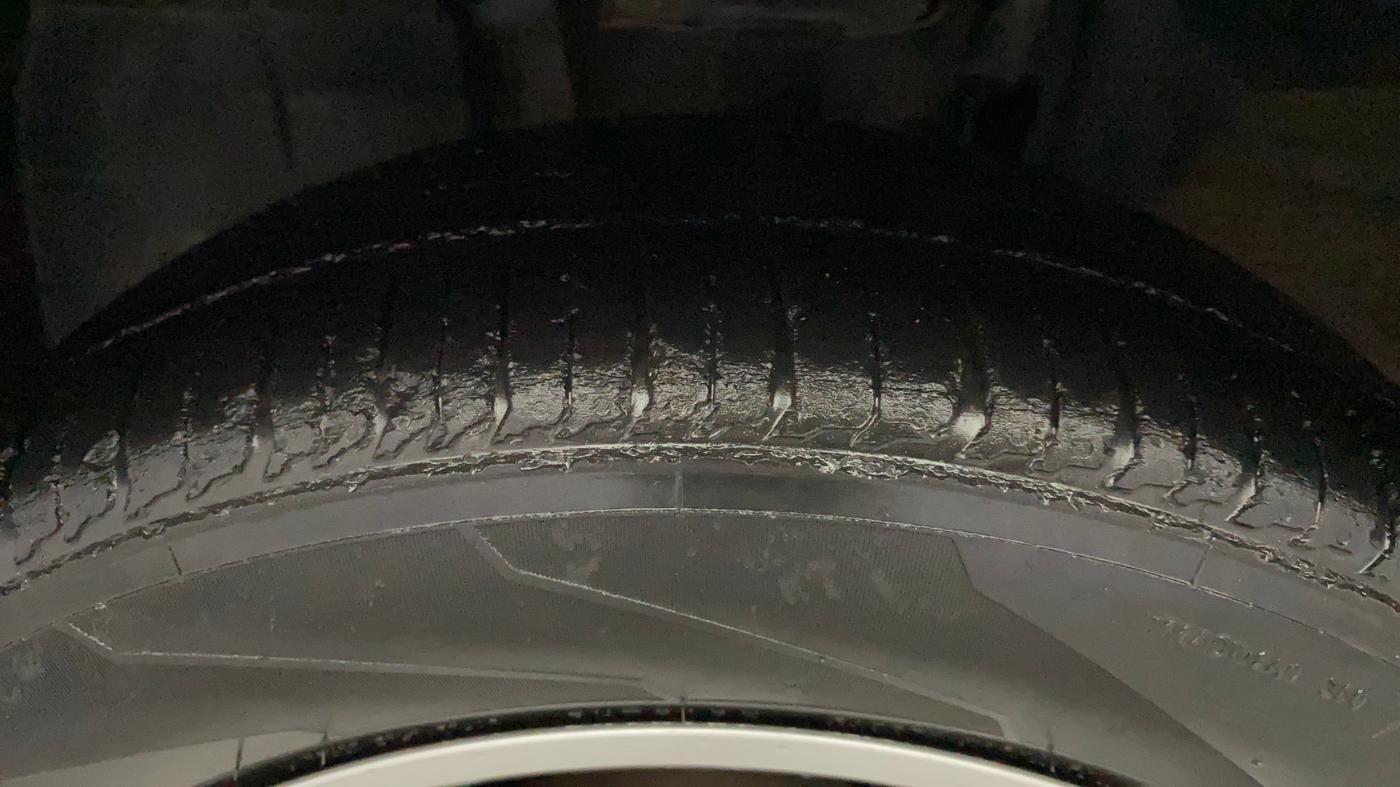2019 Renault TRIBER RXZ, Petrol, Manual, 33,015 km, Left Front Tyre Tread