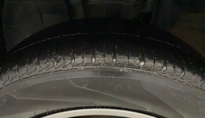 2019 Renault TRIBER RXZ, Petrol, Manual, 33,015 km, Left Front Tyre Tread
