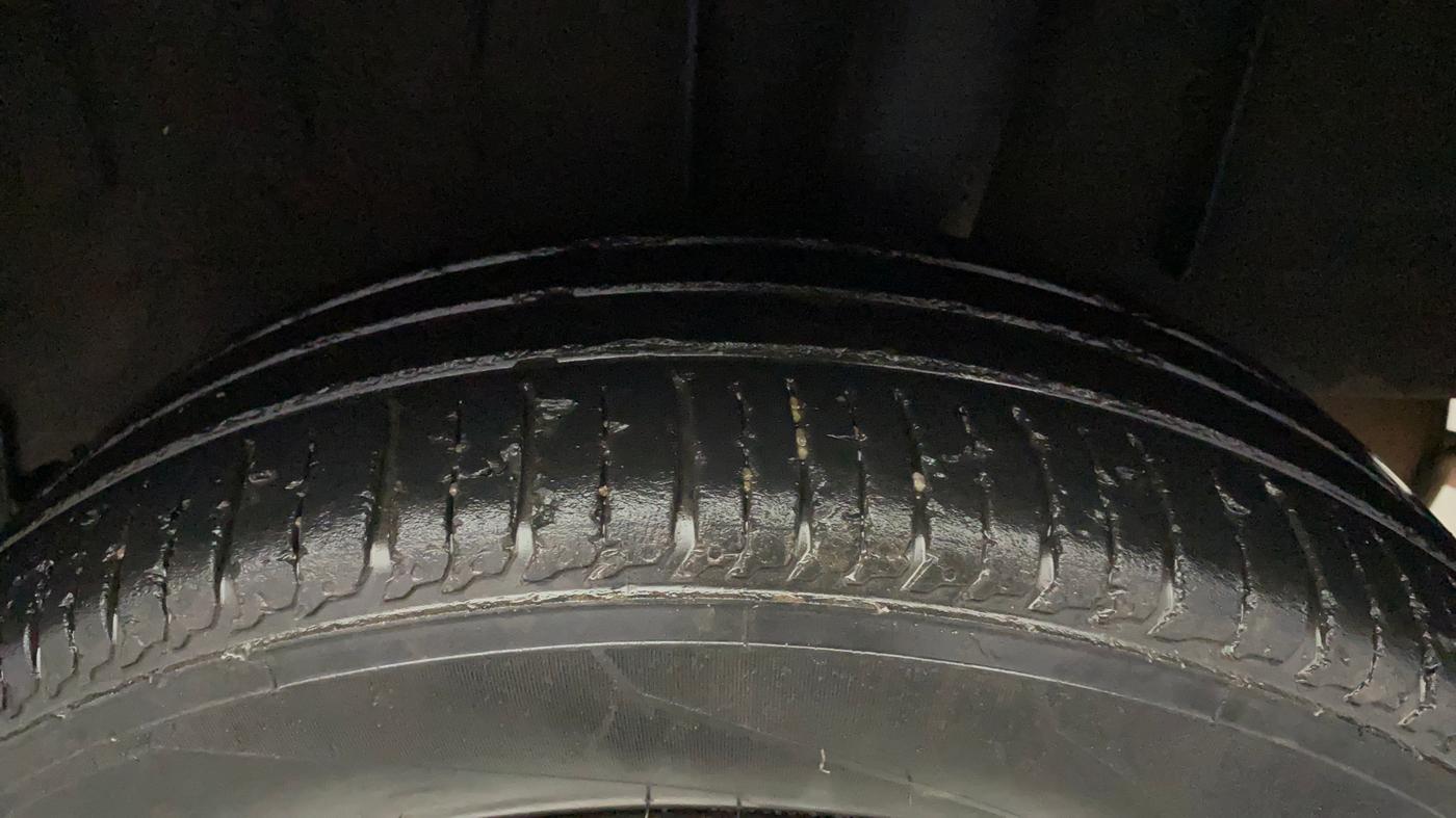 2019 Renault TRIBER RXZ, Petrol, Manual, 33,015 km, Left Rear Tyre Tread