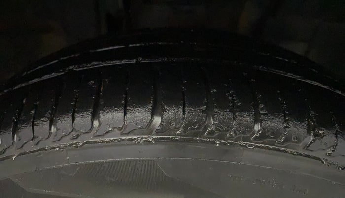 2019 Renault TRIBER RXZ, Petrol, Manual, 33,015 km, Right Front Tyre Tread