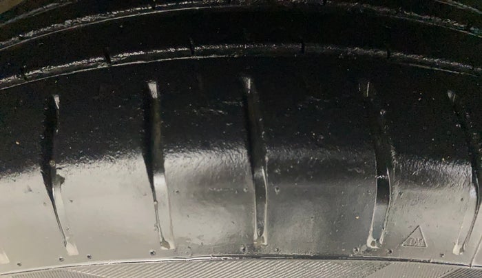 2019 Maruti Swift ZXI PLUS AMT, Petrol, Automatic, 52,416 km, Right Front Tyre Tread