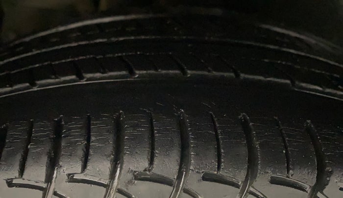 2017 Maruti Ertiga VXI, Petrol, Manual, 35,639 km, Right Rear Tyre Tread