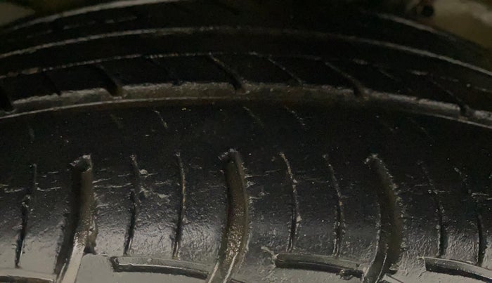 2017 Maruti Ertiga VXI, Petrol, Manual, 35,639 km, Left Front Tyre Tread