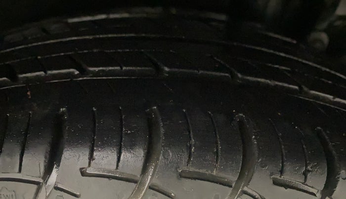 2017 Maruti Ertiga VXI, Petrol, Manual, 35,639 km, Left Rear Tyre Tread