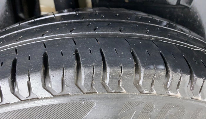2017 Maruti Dzire VXI, Petrol, Manual, 26,949 km, Right Rear Tyre Tread