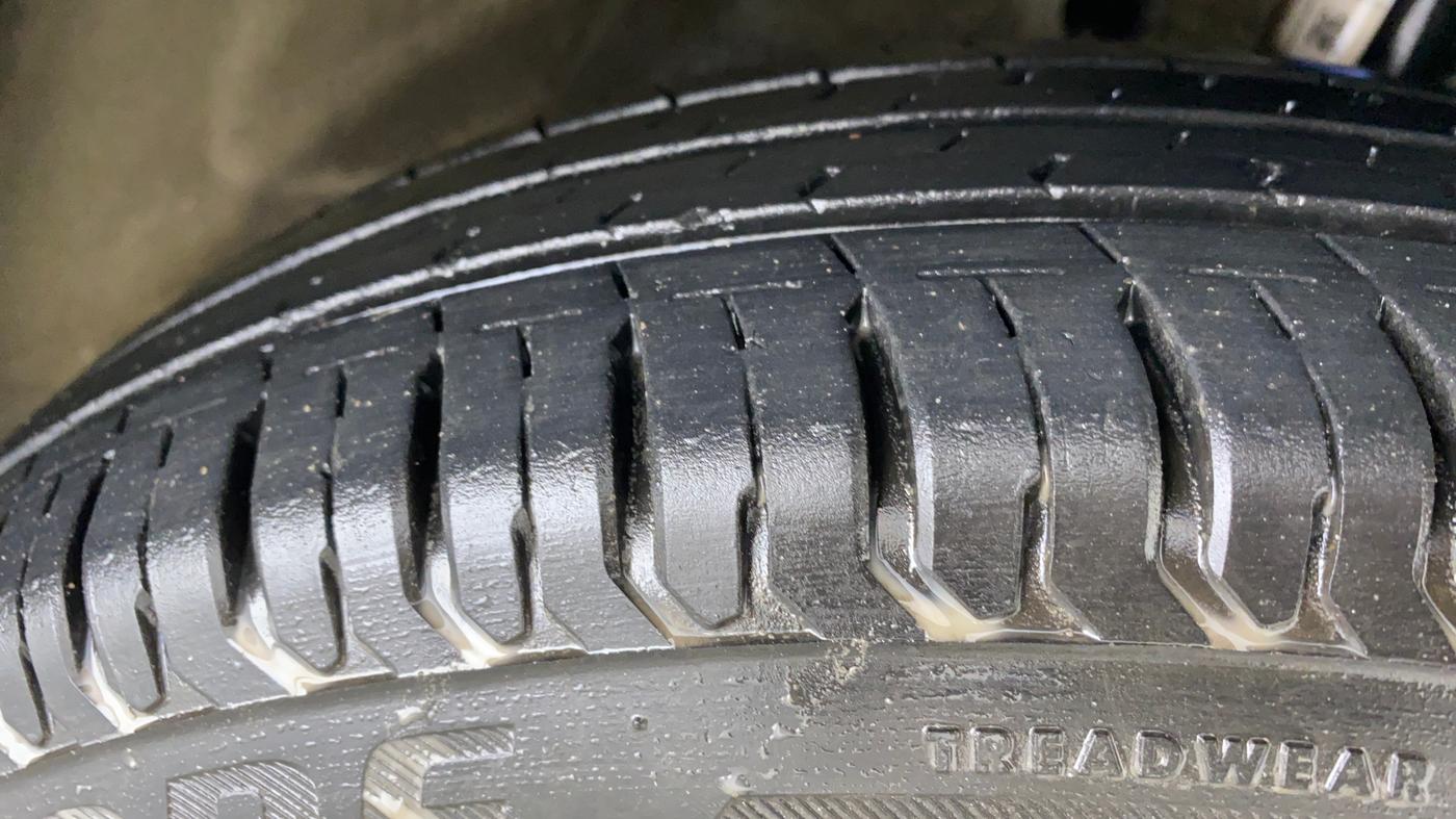 2017 Maruti Dzire VXI, Petrol, Manual, 26,949 km, Right Front Tyre Tread