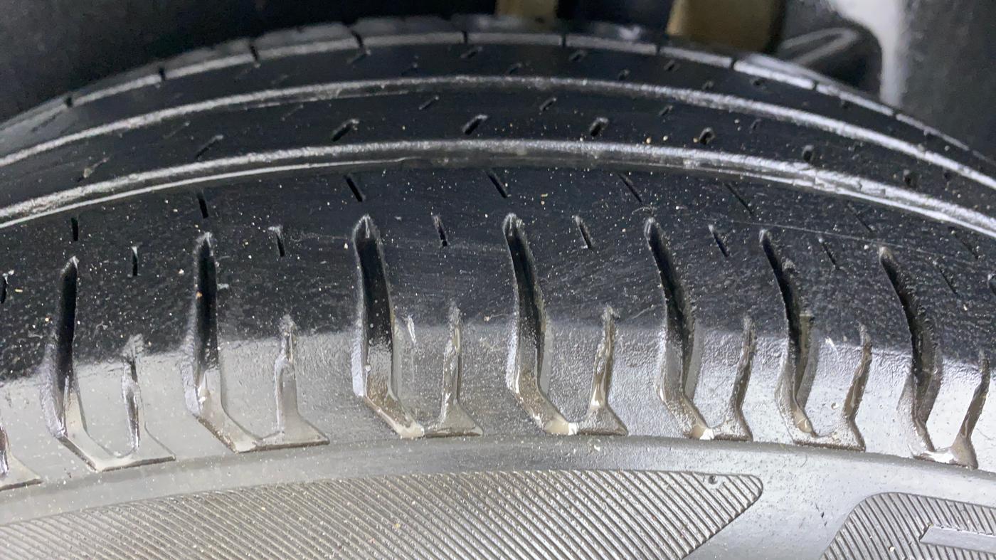 2017 Maruti Dzire VXI, Petrol, Manual, 26,949 km, Left Rear Tyre Tread