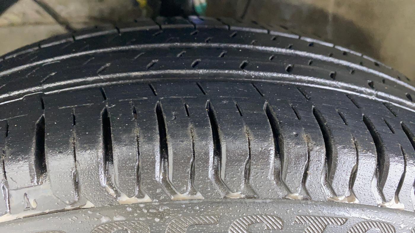 2017 Maruti Dzire VXI, Petrol, Manual, 26,949 km, Left Front Tyre Tread