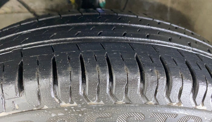 2017 Maruti Dzire VXI, Petrol, Manual, 26,949 km, Left Front Tyre Tread