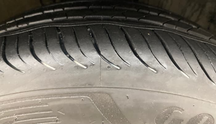 2014 Volkswagen Polo HIGHLINE1.2L, Petrol, Manual, 72,244 km, Right Front Tyre Tread