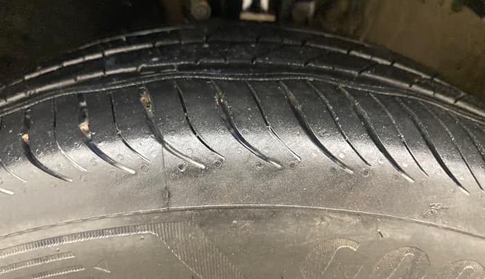 2014 Volkswagen Polo HIGHLINE1.2L, Petrol, Manual, 72,244 km, Left Front Tyre Tread