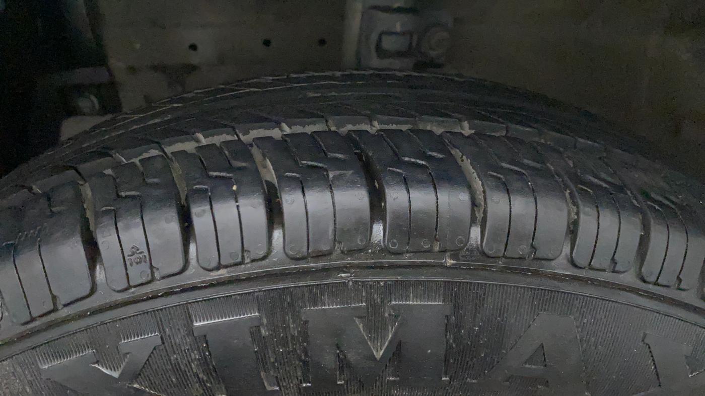 2016 Maruti Swift VXI, Petrol, Manual, 54,499 km, Left Front Tyre Tread