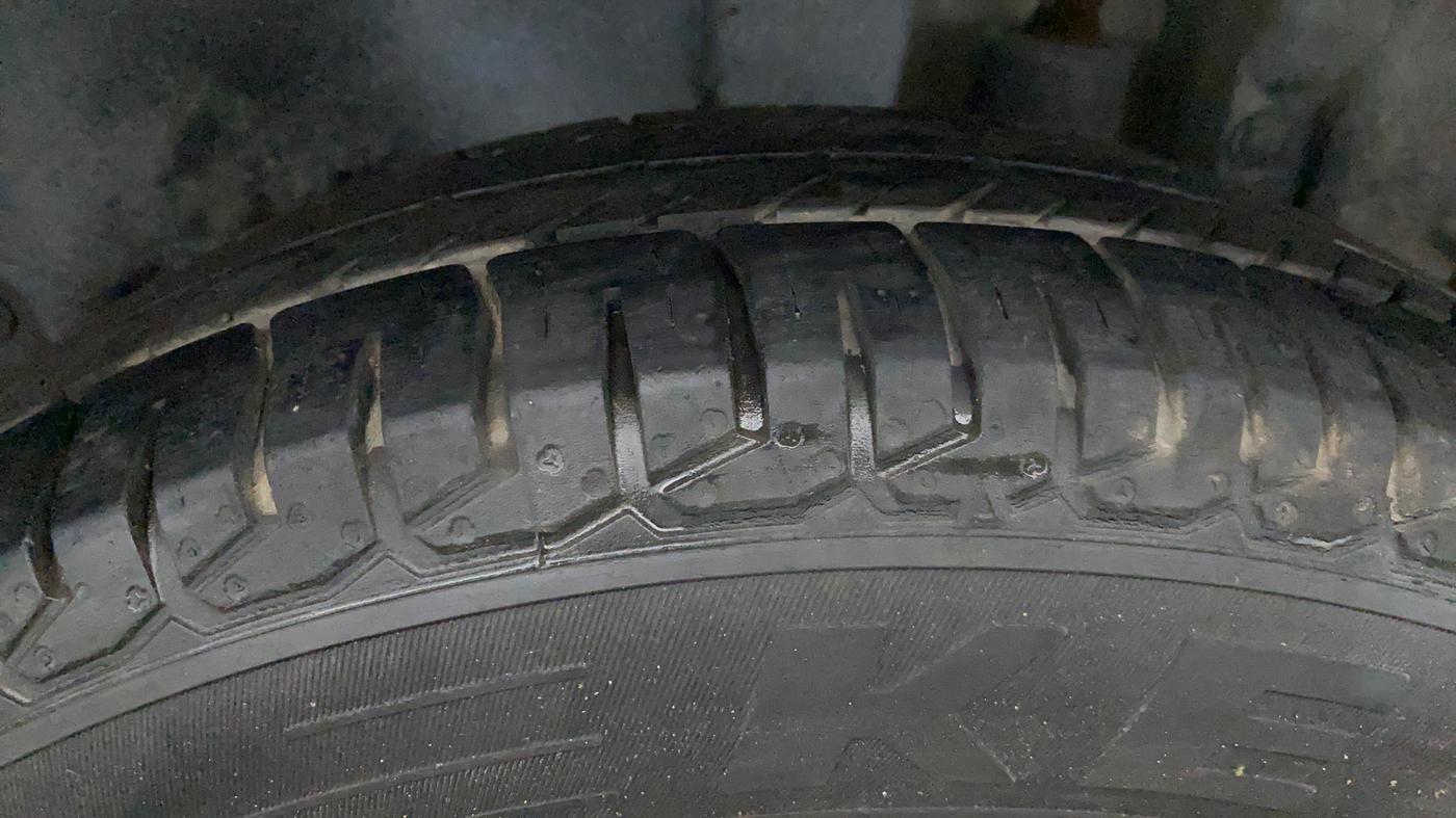 2016 Maruti Swift VXI, Petrol, Manual, 54,499 km, Left Rear Tyre Tread