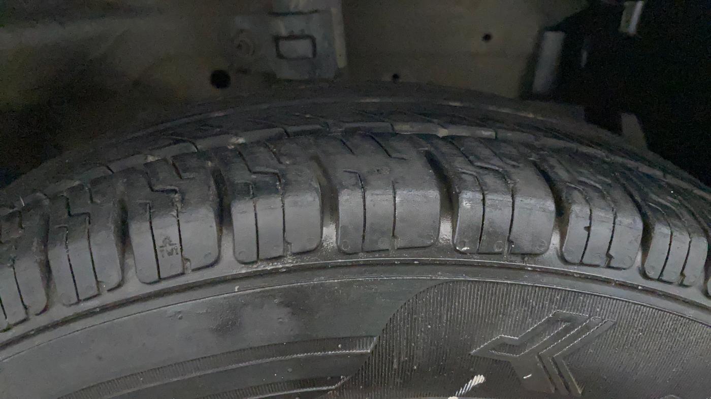 2016 Maruti Swift VXI, Petrol, Manual, 54,499 km, Right Front Tyre Tread