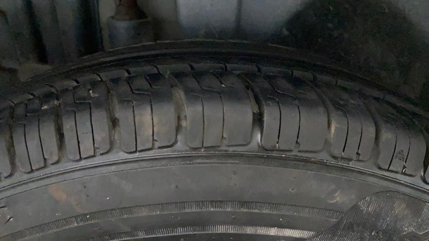 2016 Maruti Swift VXI, Petrol, Manual, 54,499 km, Right Rear Tyre Tread