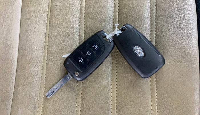 2018 Hyundai Verna 1.6 VTVT SX, Petrol, Manual, 86,191 km, Key Close Up