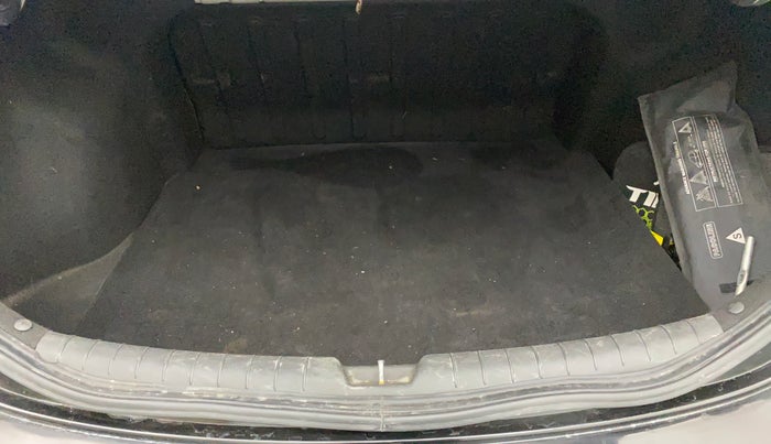 2018 Hyundai Verna 1.6 VTVT SX, Petrol, Manual, 86,191 km, Boot Inside