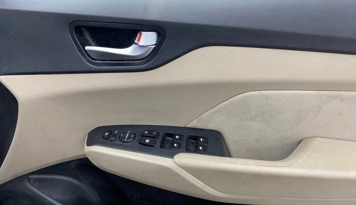 2018 Hyundai Verna 1.6 VTVT SX, Petrol, Manual, 86,191 km, Driver Side Door Panels Control